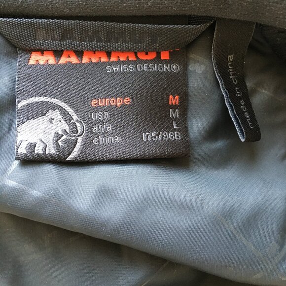 MAMMUT Swiss Design Pertex Quantum Gray Lightweight Zip Pocket Thumbholes Jacket - Picture 2 of 13